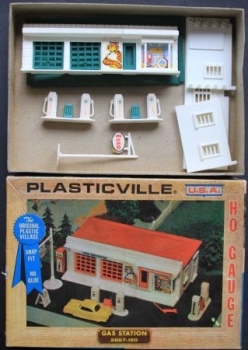 Plasticville Esso-Gas Station Kit "Gas Station" 1955 in original box (5473)